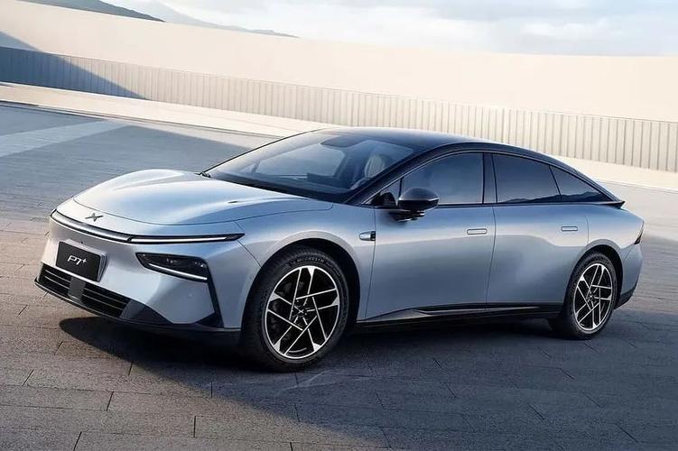 特斯拉与传统车企的竞争与合作,小鹏汽车新能源汽车行业的未来发展方向